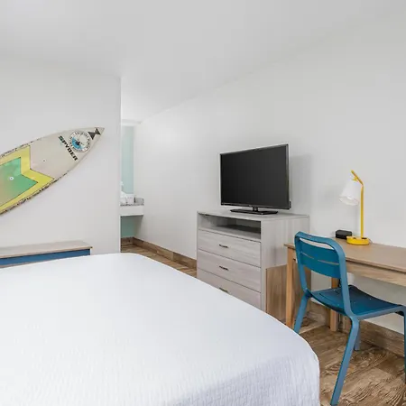 Surf & Sand Hotel - Free Hot Breakfast & Rentals-3